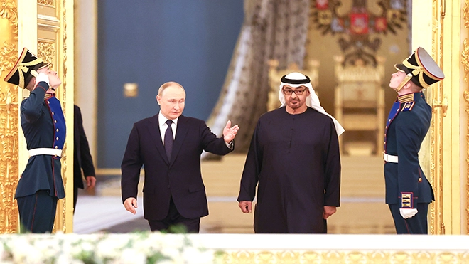 الكرملين يعلق على "اجتماع غير رسمي" لبوتين ومحمد بن زايد